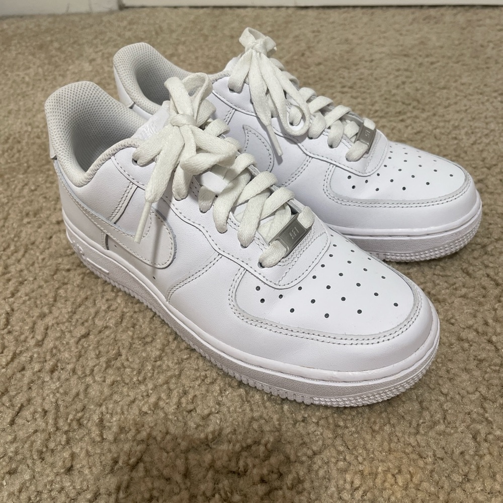 Nike White Sneakers Classic Air Force 1 Design